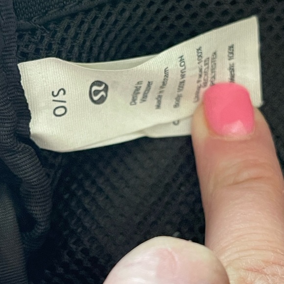 Lululemon 1L small black belt bag - Picture 2 of 3